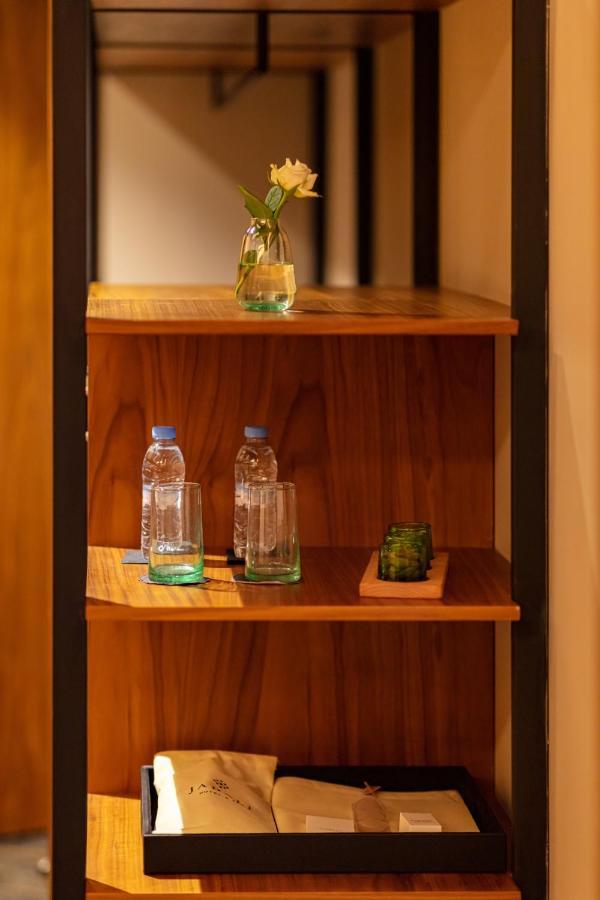 Hotel Jadali&Spa Marrakesch Exterior foto Bottled water in a hotel room